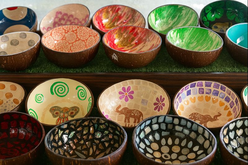 COCONUT BOWLS WITH ENAMEL