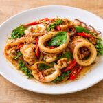 Kraprao Pla Muek (กระเพราปลาหมึก)