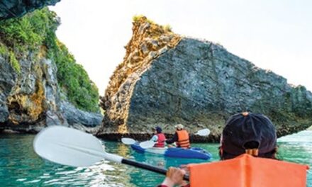 Kayaking in Angthong National Park