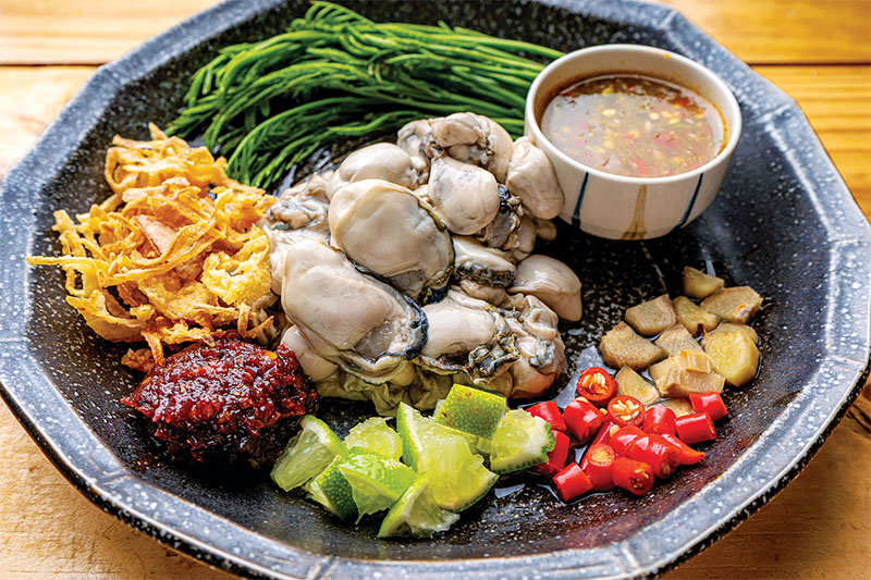 Hoy Nang Rom Song Kreuang