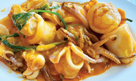 Pla Meuk Pad Kai Kem