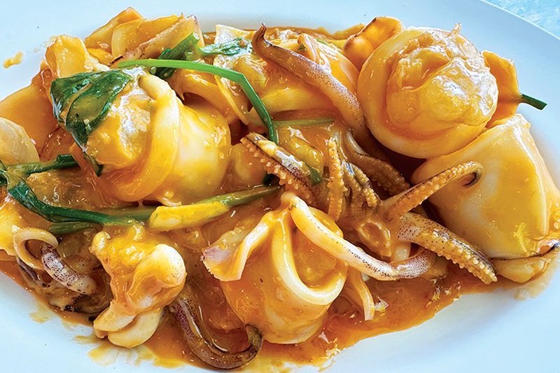 Pla Meuk Pad Kai Kem