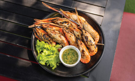 Grilled Prawns with Seafood Dipping Sauce