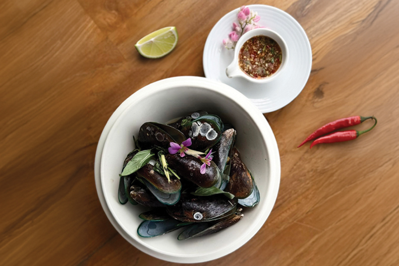 Herbal Mussels (Hoy Malang Pu Ob Samun Phrai) | Flavours, OurSamui