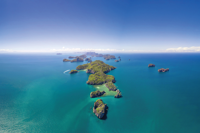 The palm-fringed shores and crystal-clear waters of Samui — a postcard brought to life