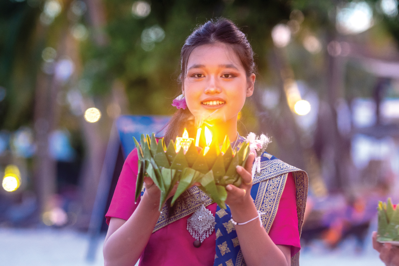 Making a wish, Loy Krathong (ลอยกระทง) | OurSamui